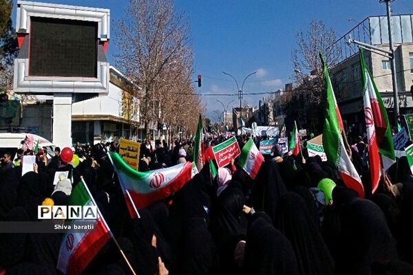 اقتدار باشکوه مردم کاشمر در راهپیمایی ۲۲ بهمن