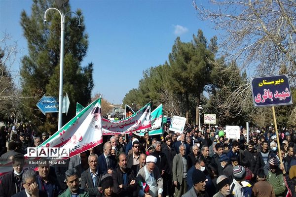 اقتدار باشکوه مردم کاشمر در راهپیمایی ۲۲ بهمن