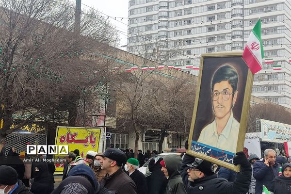 راهپیمایی پرشکوه چهل و چهارمین سالروز پیروزی انقلاب اسلامی زیر بارش برف