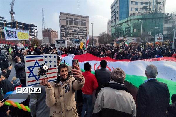 راهپیمایی پرشکوه چهل و چهارمین سالروز پیروزی انقلاب اسلامی زیر بارش برف