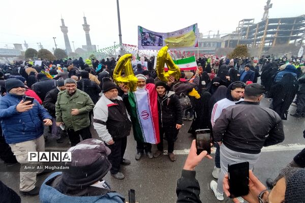 راهپیمایی پرشکوه چهل و چهارمین سالروز پیروزی انقلاب اسلامی زیر بارش برف