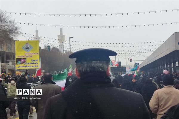 راهپیمایی پرشکوه چهل و چهارمین سالروز پیروزی انقلاب اسلامی زیر بارش برف