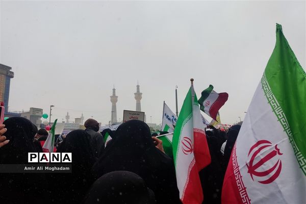 راهپیمایی پرشکوه چهل و چهارمین سالروز پیروزی انقلاب اسلامی زیر بارش برف