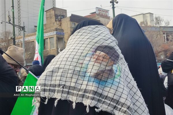 راهپیمایی پرشکوه چهل و چهارمین سالروز پیروزی انقلاب اسلامی زیر بارش برف