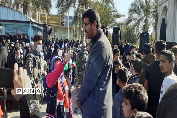 حضور پرشور فرهنگیان و دانش‌آموزان شادگانی در مراسم راهپیمایی یوم الله ۲۲بهمن
