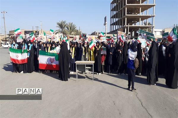 حضور پرشور فرهنگیان و دانش‌آموزان شادگانی در مراسم راهپیمایی یوم الله ۲۲بهمن