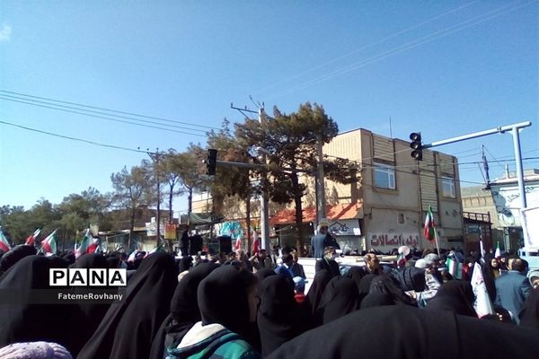 راهپیمایی ۲۲ بهمن دانش‌آموزان و سایر اقشار در خلیل اباد