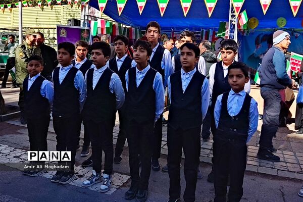 این همه لشکر آمده، به عشق رهبر آمده