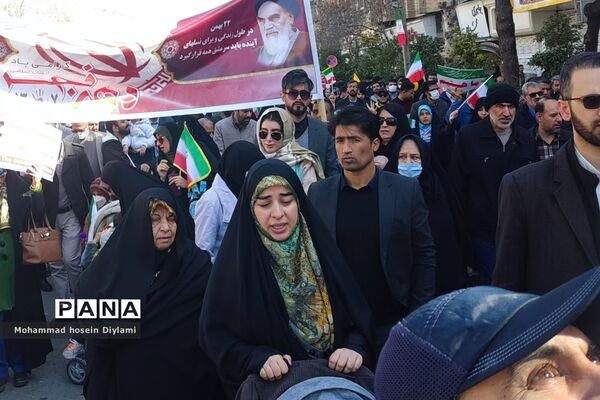 این همه لشکر آمده، به عشق رهبر آمده