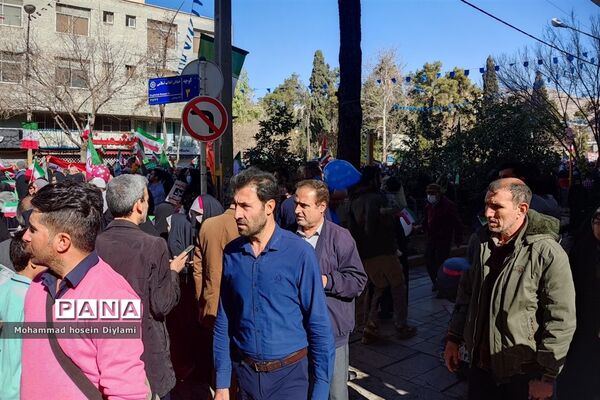 این همه لشکر آمده، به عشق رهبر آمده