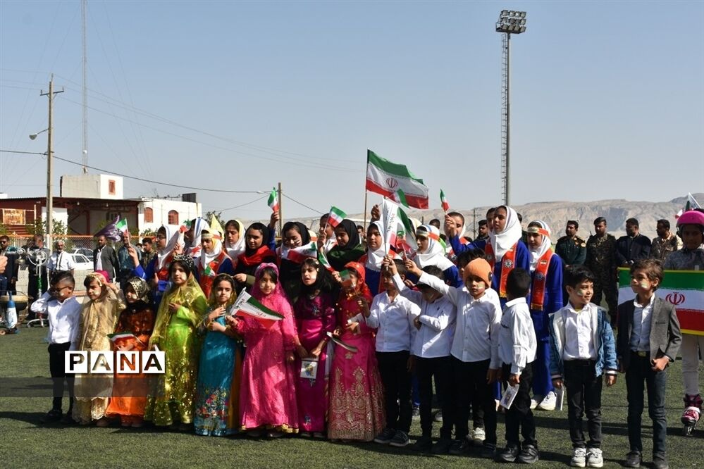 حضور پرشور دانش‌آموزان و مردم شهر گله‌دار در راهپیمایی 22 بهمن