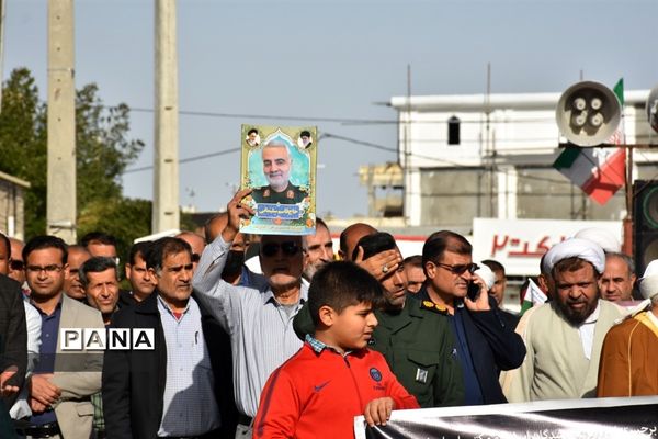 حضور پرشور دانش‌آموزان و مردم شهر گله‌دار در راهپیمایی 22 بهمن