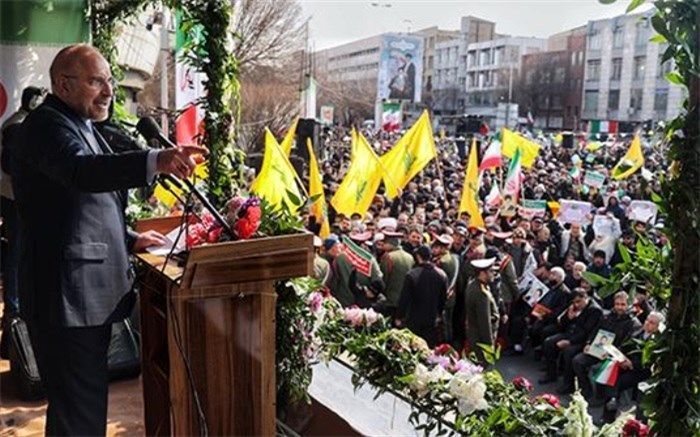 جامعۀ ما پویا و زنده است و همانطور که از نظام‌ حمایت می‌کند، حق اعتراض و مطالبه دارد
