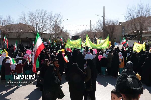 شکوه حضور مردم  آباده در راهپیمایی 22 بهمن ماه
