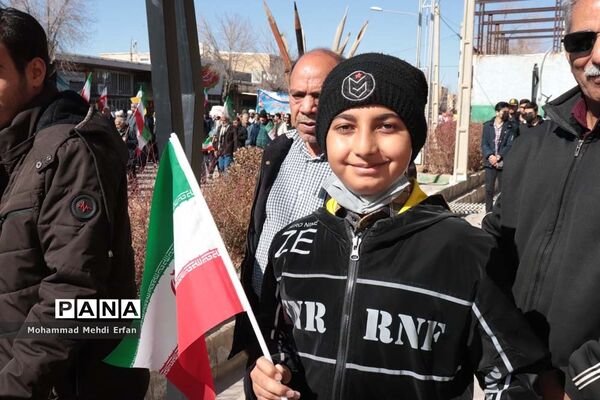حضور دانش‌آموزان آباده  در مراسم  22 بهمن
