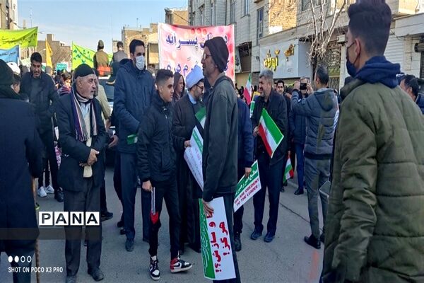 حضور پرشور دانش‌آموزان خرمدره در راهپیمایی ۲۲ بهمن