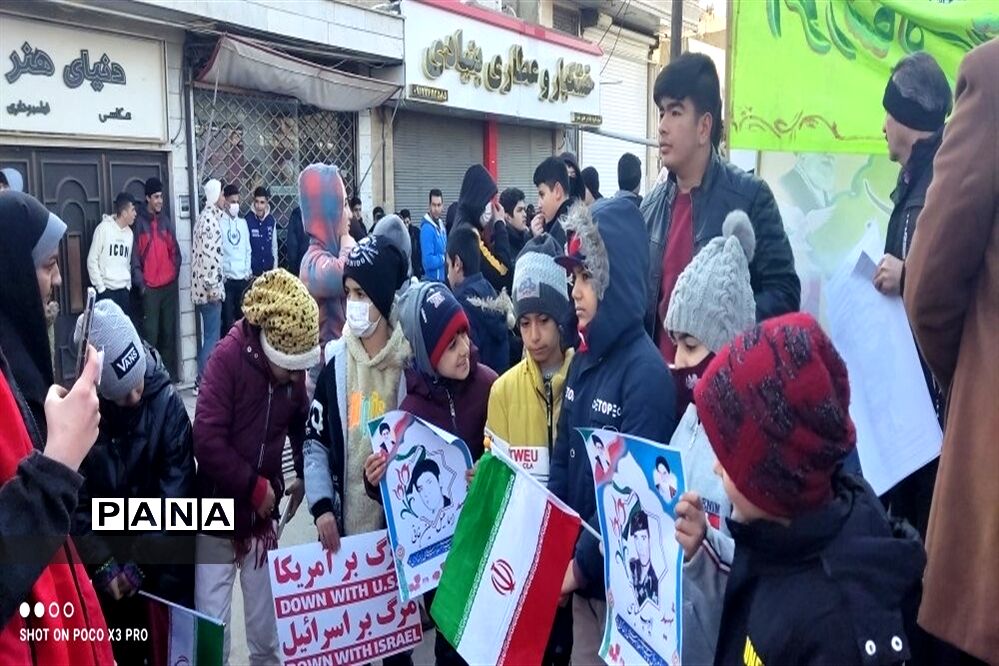 حضور پرشور دانش‌آموزان خرمدره در راهپیمایی ۲۲ بهمن