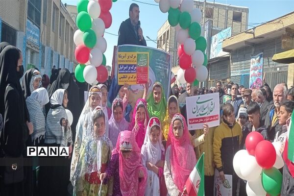 شرکت گسترده مردم شهرستان فریدن در راهپیمایی ٢٢ بهمن