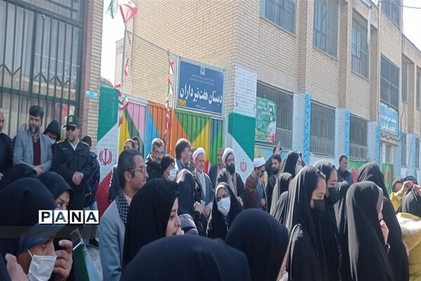شرکت گسترده مردم شهرستان فریدن در راهپیمایی ٢٢ بهمن