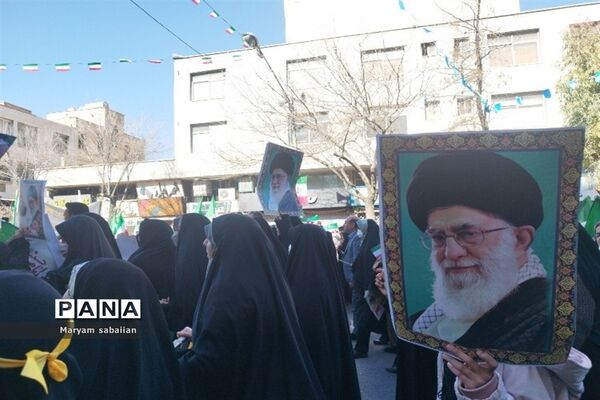 حضور جوانان و نوجوانان شیرازی در راهپیمایی ۲۲بهمن