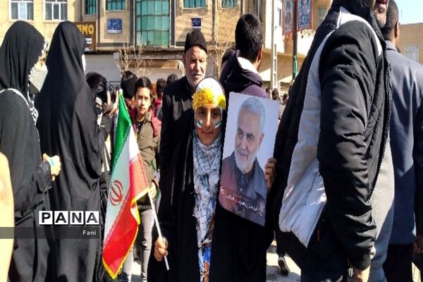 حضور پرشور مردم شهرستان فلاورجان در راهپیمایی ٢٢ بهمن