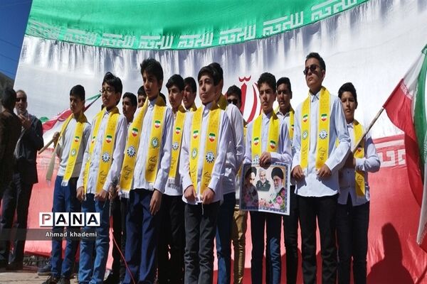 حضور کودکان و نوجوانان ارسنجانی در راهپیمایی ۲۲بهمن