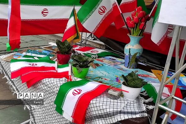 حضور مسئولان، فرهنگیان و دانش‌آموزان آموزش و پرورش منطقه ۳ در راهپیمایی ۲۲ بهمن۱۴۰۱