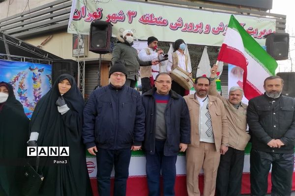 حضور مسئولان، فرهنگیان و دانش‌آموزان آموزش و پرورش منطقه ۳ در راهپیمایی ۲۲ بهمن۱۴۰۱