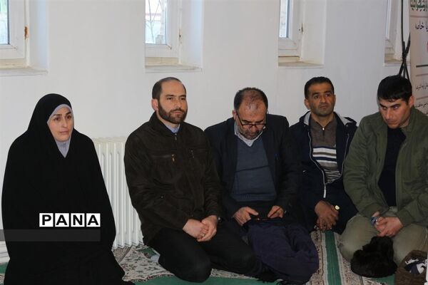 آیین بدرقه ۹۸ دانش‌آموز دختر فیروزکوهی به اردوهای راهیان نور
