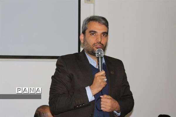 آیین بدرقه ۹۸ دانش‌آموز دختر فیروزکوهی به اردوهای راهیان نور