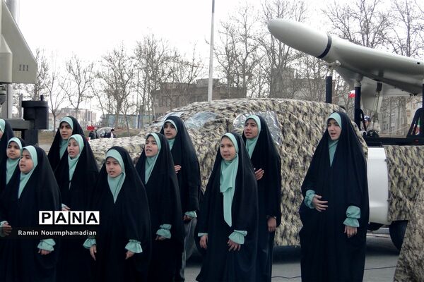 حضور چشم نواز فرزندان دهه نودی انقلاب در راهپیمایی 22 بهمن