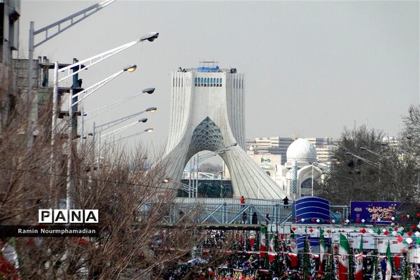 حضور چشم نواز فرزندان دهه نودی انقلاب در راهپیمایی 22 بهمن