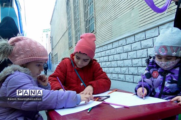 حضور چشم نواز فرزندان دهه نودی انقلاب در راهپیمایی 22 بهمن