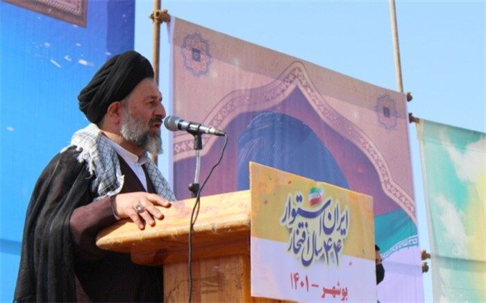 انقلاب اسلامی درخشنده ترین پدیده جهان است