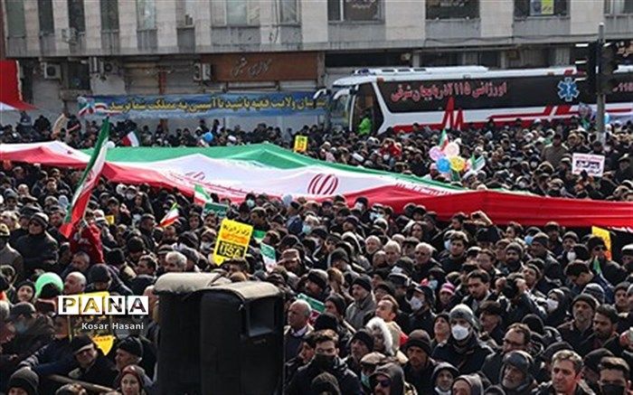 نقش بسزای معلمان و دانش‌آموزان  در پیروزی و دوام انقلاب اسلامی