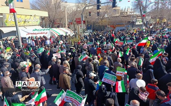 حضور پرشور دانش‌آموزان خرم بید در راهپیمایی 22 بهمن/ فیلم