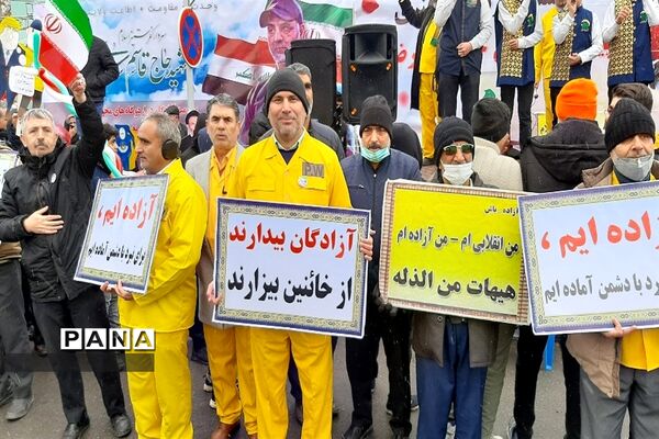 نمایش حضور مردم در راهپیمایی ۲۲ بهمن ۱۴۰۱ مشهد مقدس