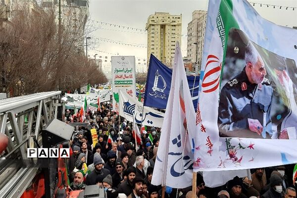 نمایش حضور مردم در راهپیمایی ۲۲ بهمن ۱۴۰۱ مشهد مقدس