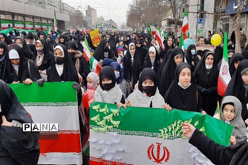 نمایش حضور مردم در راهپیمایی ۲۲ بهمن ۱۴۰۱ مشهد مقدس