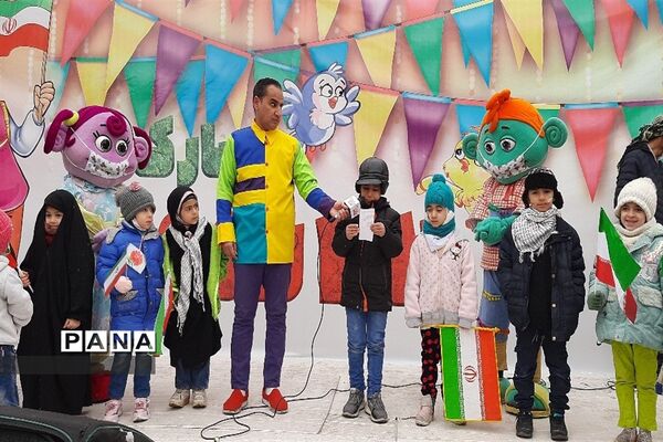 نمایش حضور مردم در راهپیمایی ۲۲ بهمن ۱۴۰۱ مشهد مقدس
