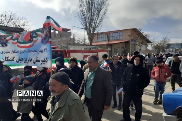حضور باشکوه دانش‌آموزان در راهپیمایی شهر گلمکان