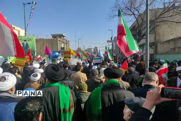 راهپیمایی مردم قم در یوم الله 22 بهمن-1