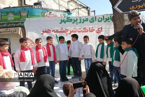 حضور کودکان شیرازی در راهپیمایی 22 بهمن