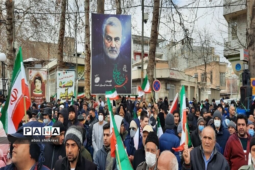 حضور پرشور دانش‌آموزان و فرهنگیان شهرستان طرقبه شاندیز در راهپیمایی ۲۲ بهمن ۱۴۰۱