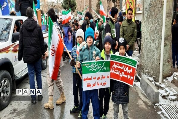 حضور پرشور دانش‌آموزان و فرهنگیان شهرستان طرقبه شاندیز در راهپیمایی ۲۲ بهمن ۱۴۰۱