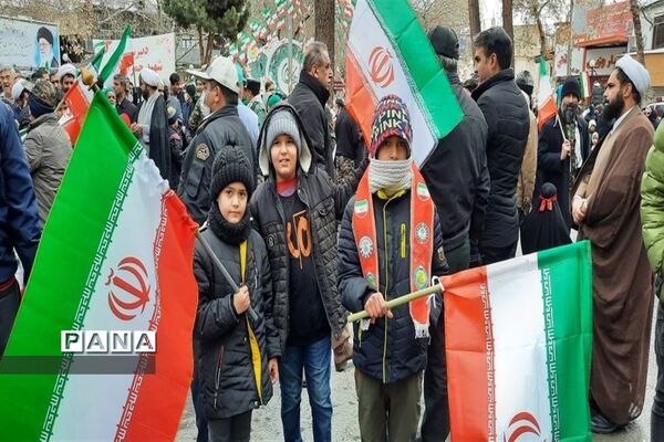 حضور پرشور دانش‌آموزان و فرهنگیان شهرستان طرقبه شاندیز در راهپیمایی ۲۲ بهمن ۱۴۰۱