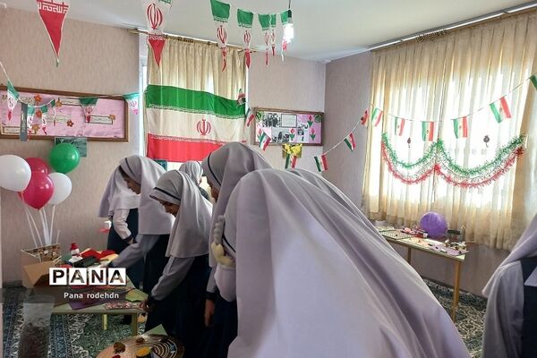 برگزاری نمایشگاه دست‌سازه‌های دانش‌آموزان در دبستان کوثر رودهن