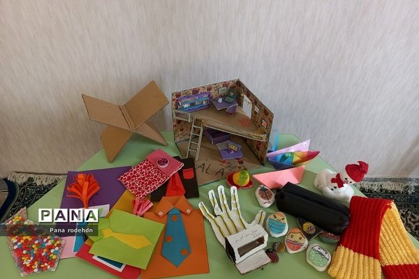 برگزاری نمایشگاه دست‌سازه‌های دانش‌آموزان در دبستان کوثر رودهن