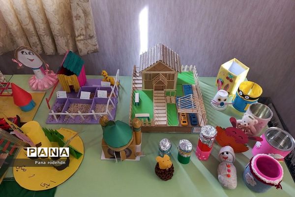 برگزاری نمایشگاه دست‌سازه‌های دانش‌آموزان در دبستان کوثر رودهن