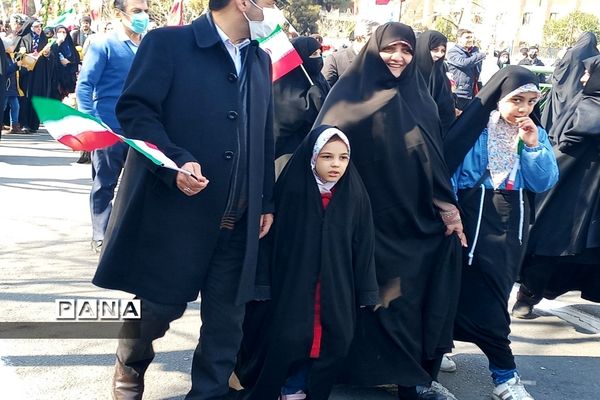 دانش‌آموزان منطقه ۱۰ در جشن ۴۴ سالگی انقلاب، جلوه‌ای ازاقتدارملت ایران را نشان دادند